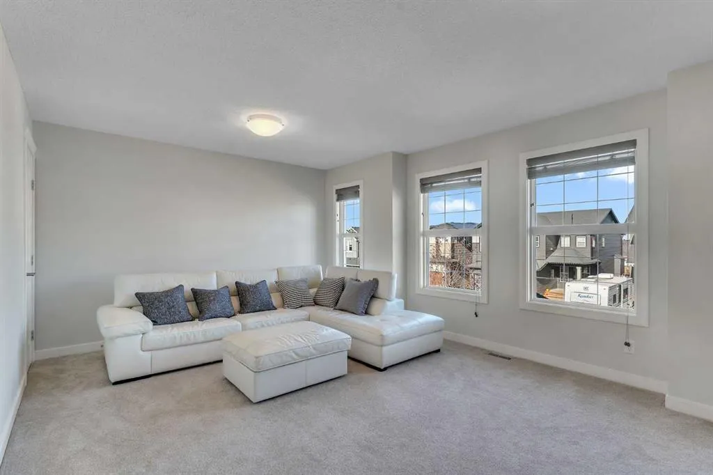 1535 Ravensmoor Way SE