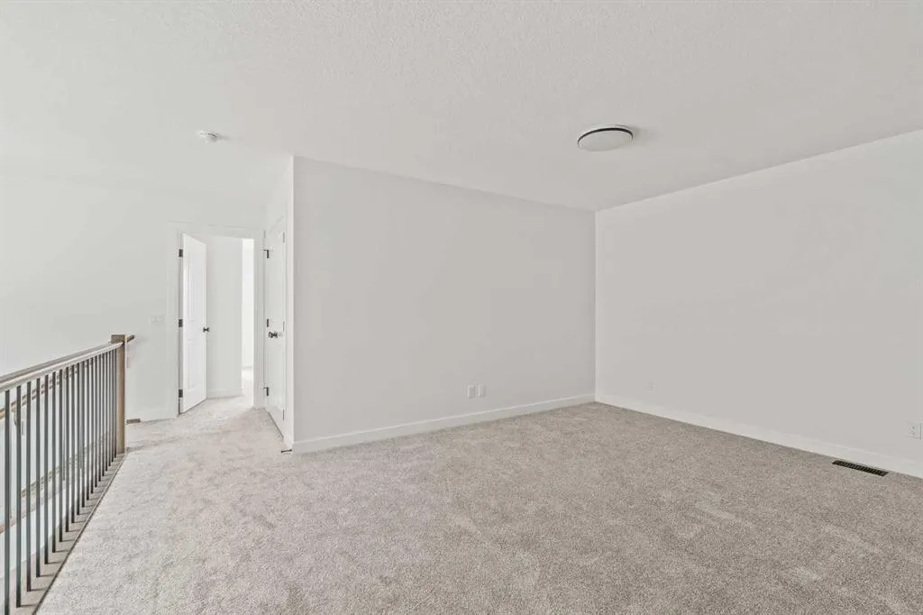 275 Silver Spruce Grove SW