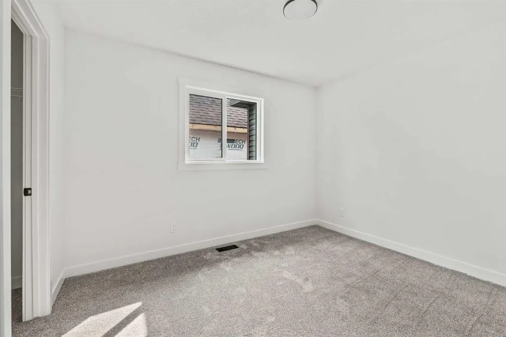 275 Silver Spruce Grove SW