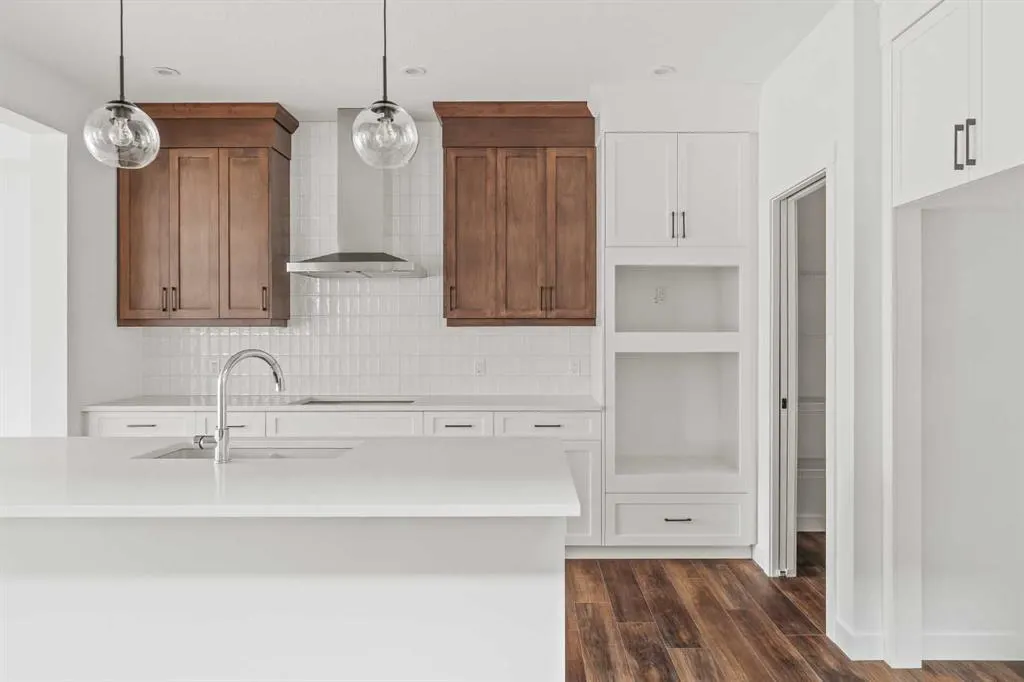 275 Silver Spruce Grove SW