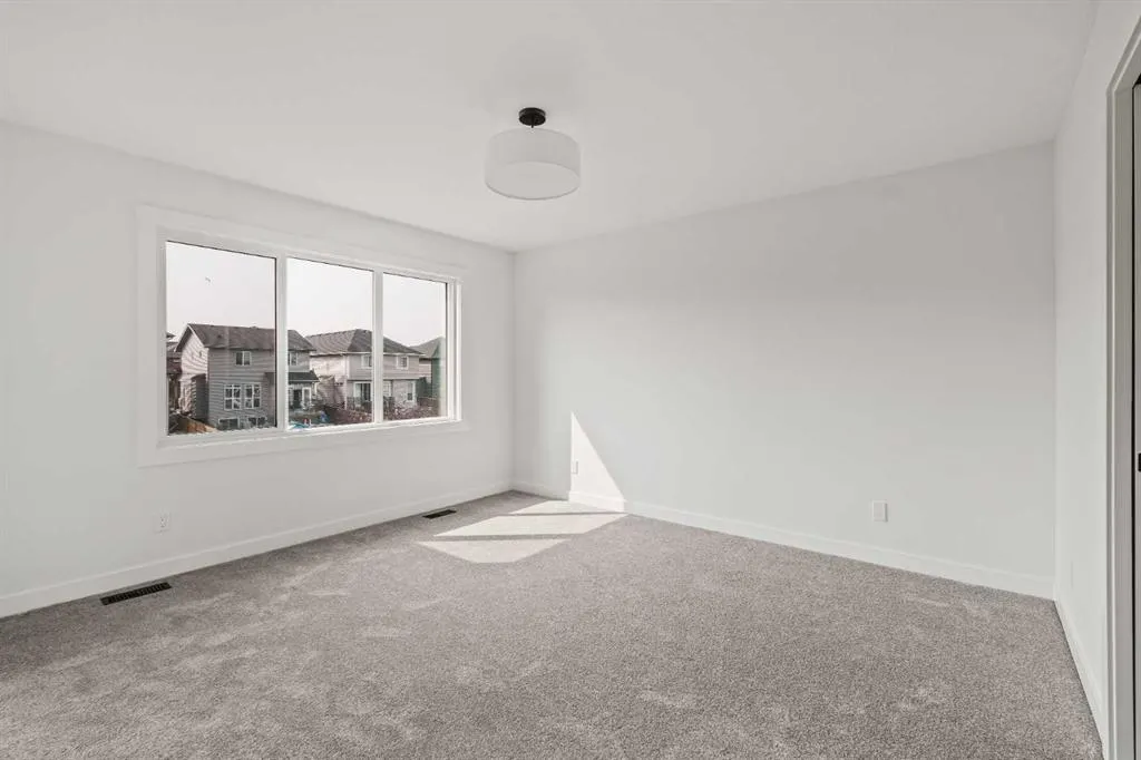 275 Silver Spruce Grove SW