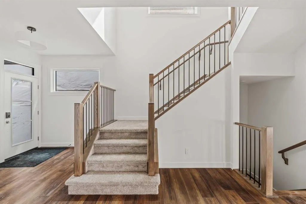 275 Silver Spruce Grove SW