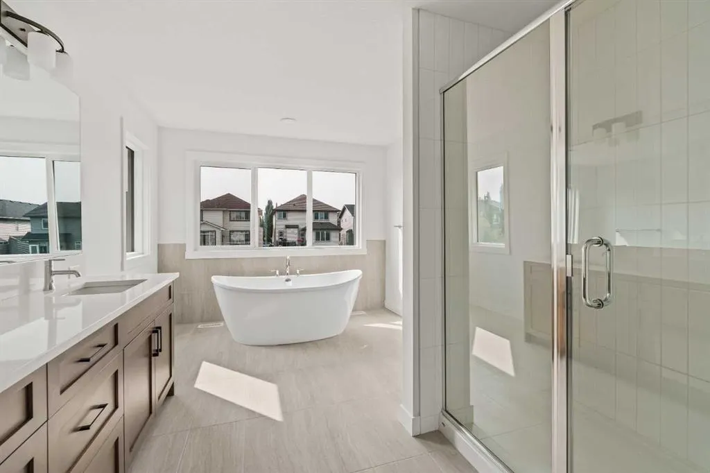 275 Silver Spruce Grove SW