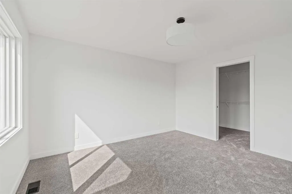 275 Silver Spruce Grove SW