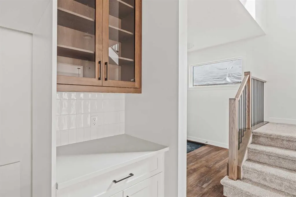 275 Silver Spruce Grove SW