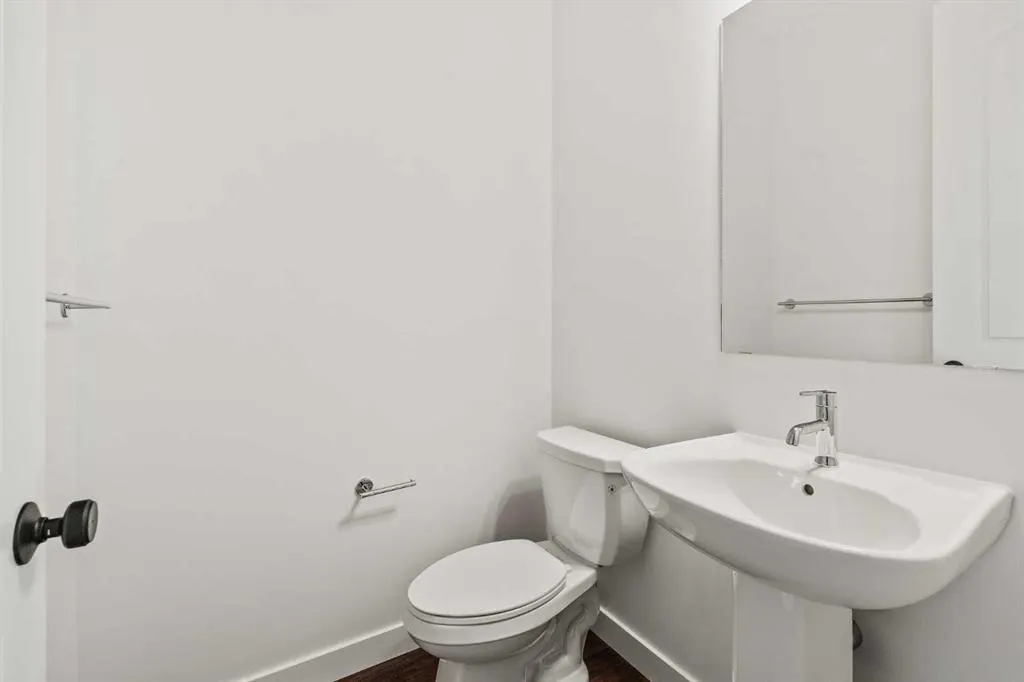 275 Silver Spruce Grove SW