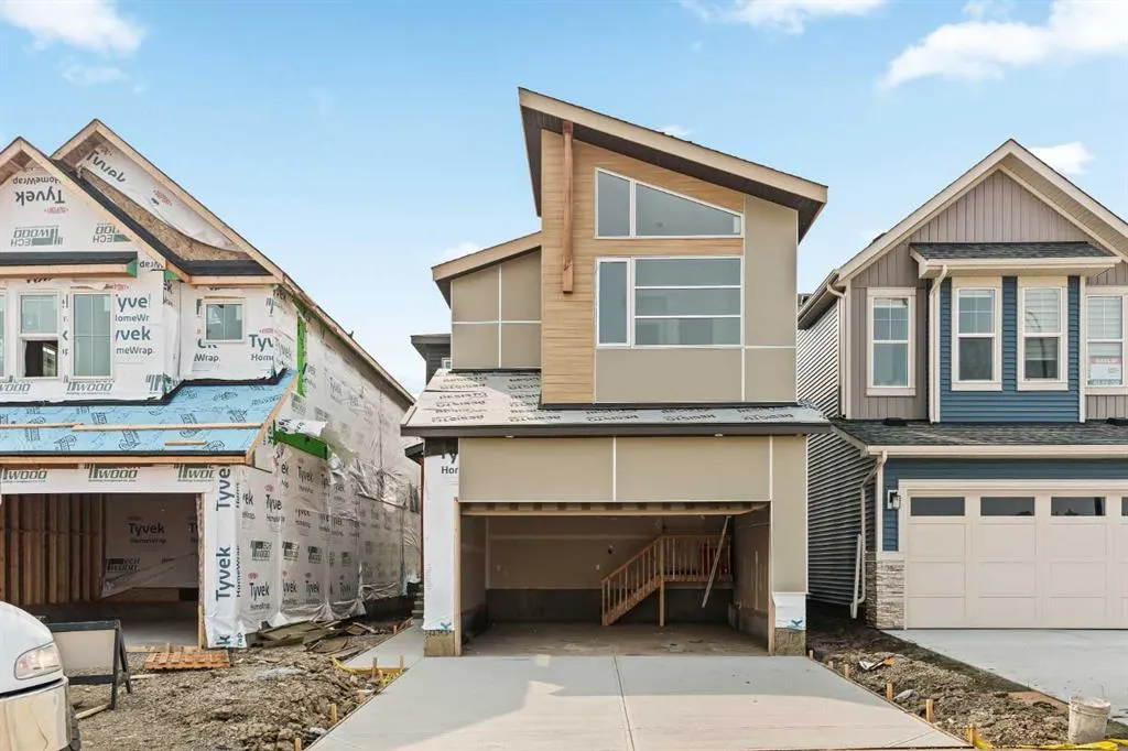 275 Silver Spruce Grove SW