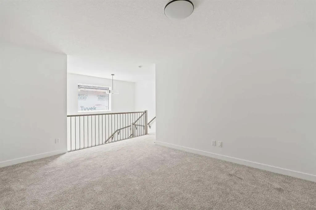 275 Silver Spruce Grove SW