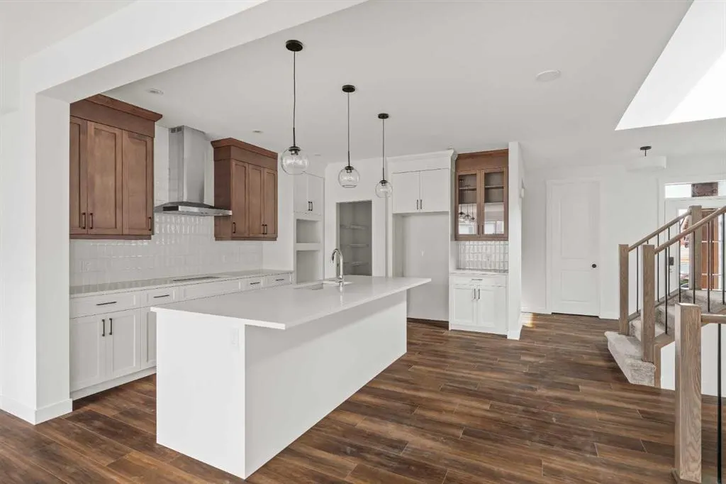 275 Silver Spruce Grove SW