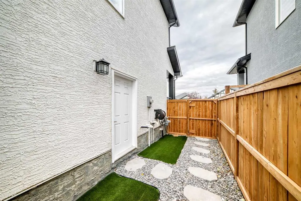 1368 Lackner Boulevard