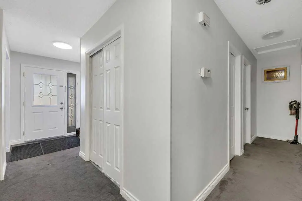 459 Templevale Drive NE