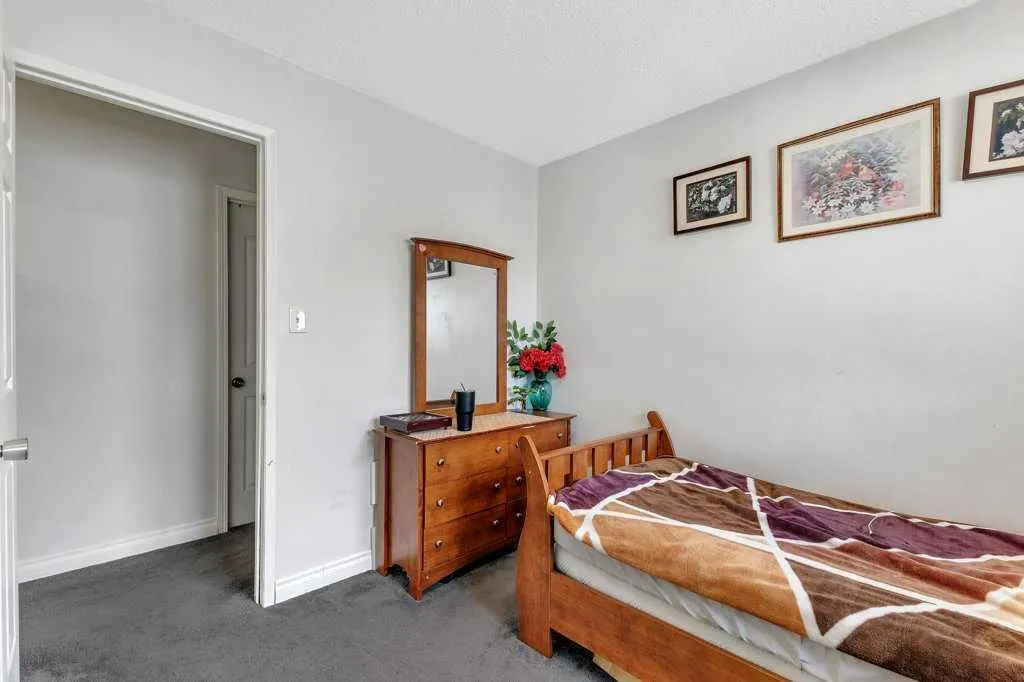 459 Templevale Drive NE