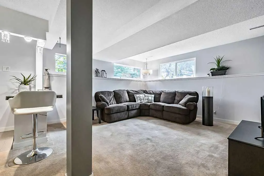 5279 Dalcroft Crescent NW