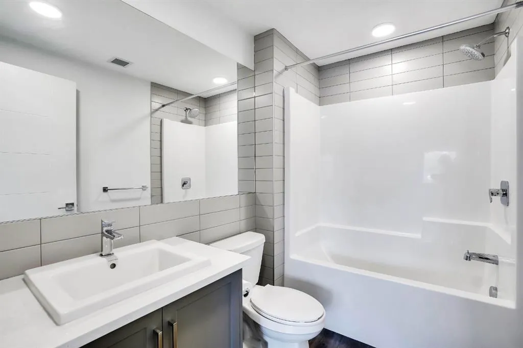 250 Livingston Common NE, #2113