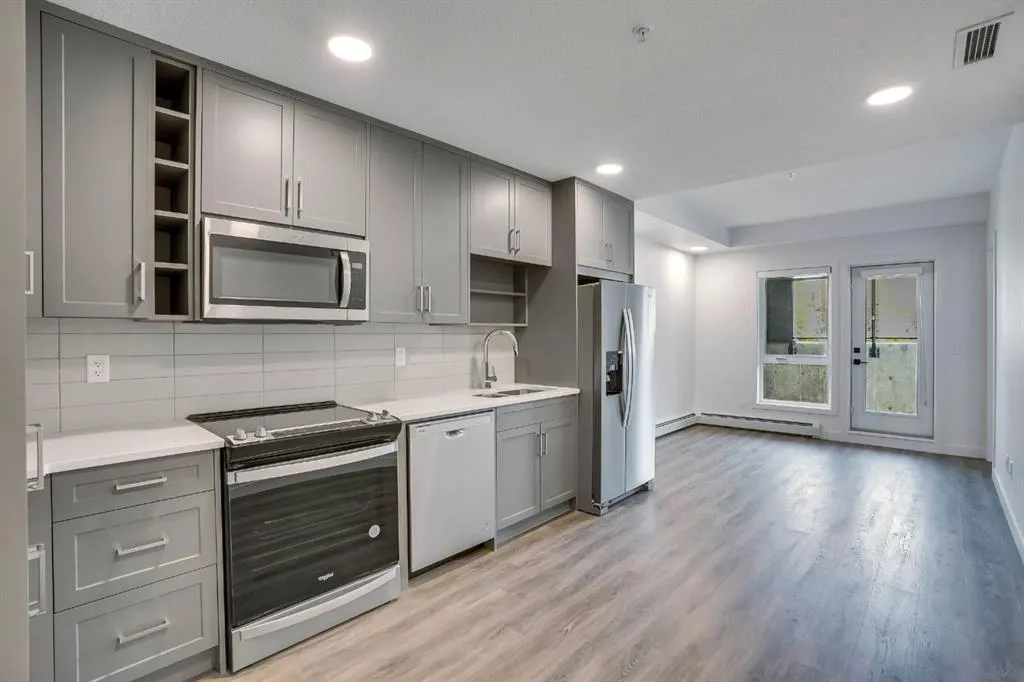 250 Livingston Common NE, #2113