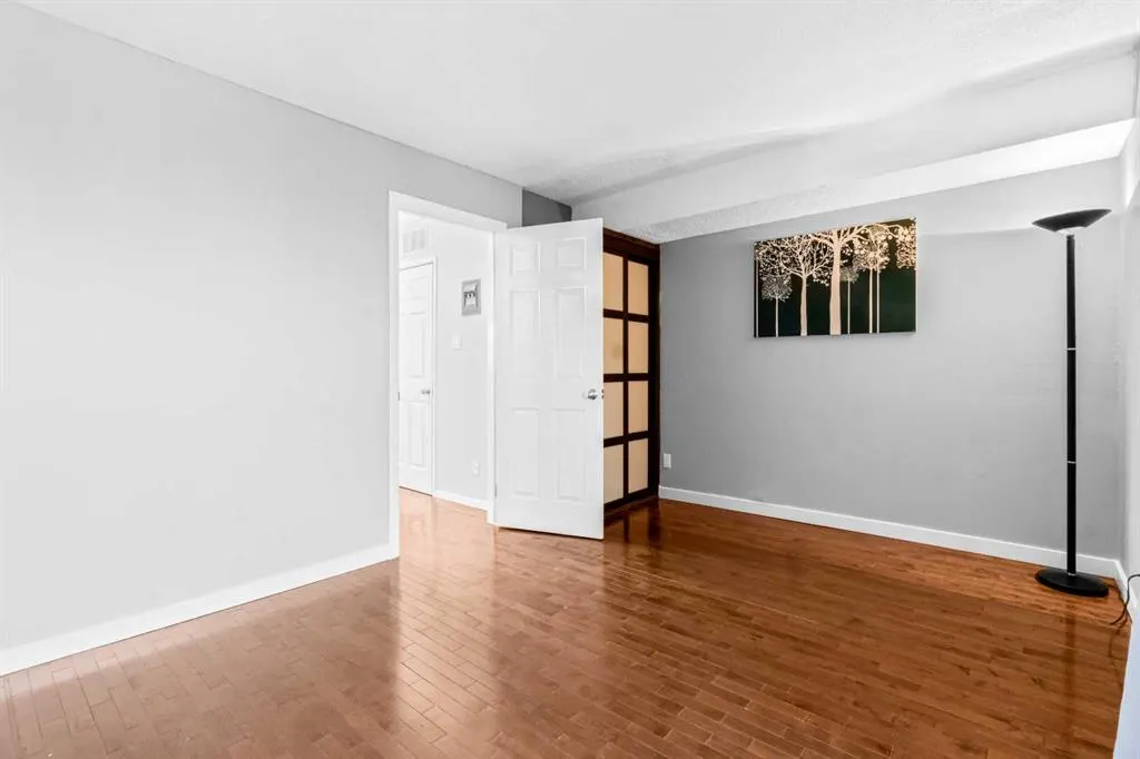 3726 Centre Street NE, #8