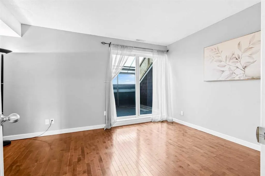 3726 Centre Street NE, #8