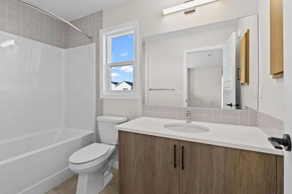 476 Lewiston Landing NE