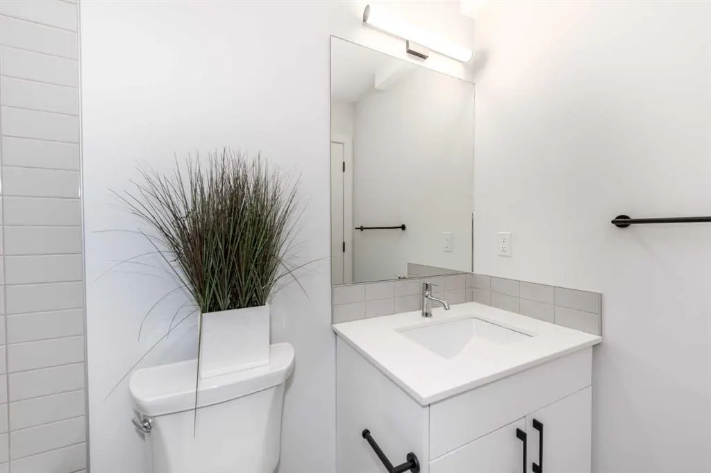 2635 1 Avenue NW, #2