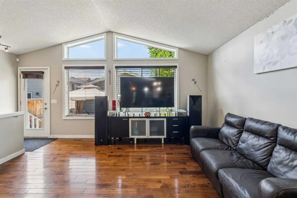 22 Auburn Bay View SE