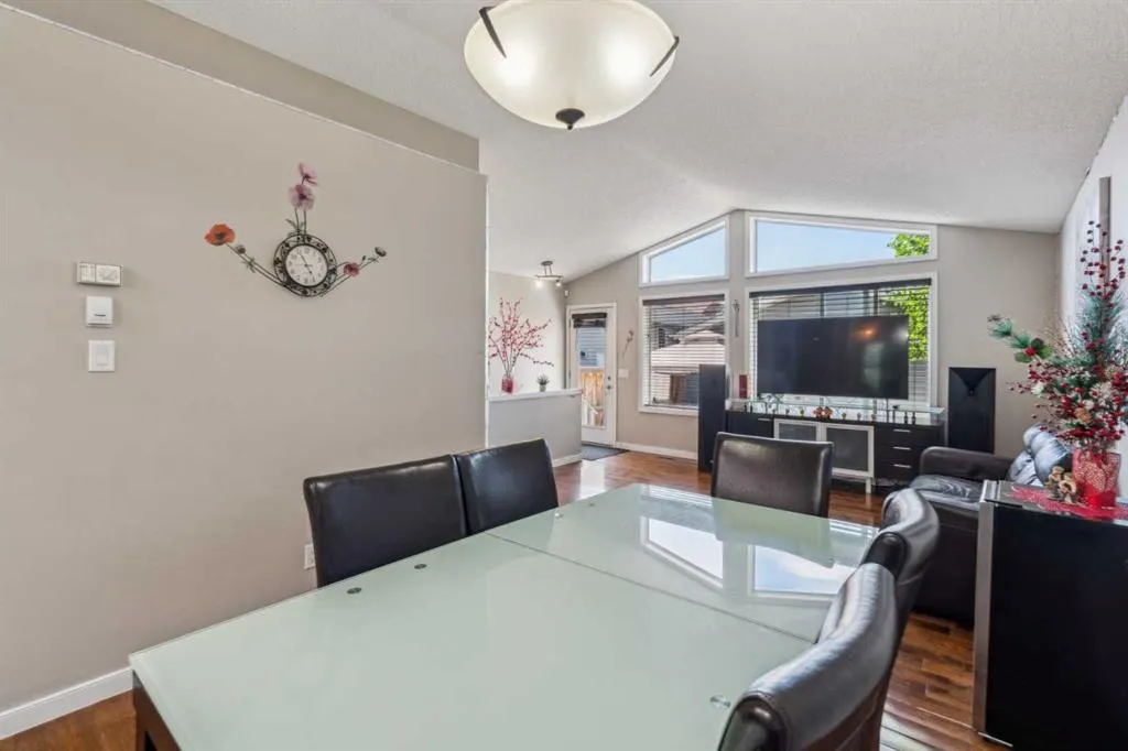22 Auburn Bay View SE