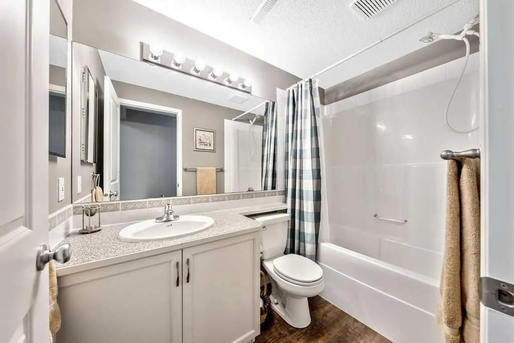 101 Prestwick Avenue SE