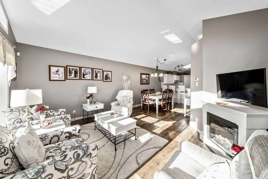 101 Prestwick Avenue SE