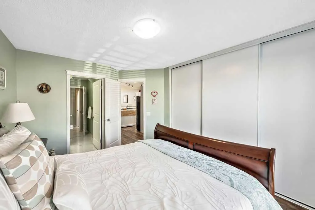 101 Prestwick Avenue SE