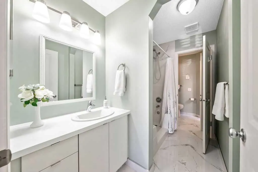 101 Prestwick Avenue SE