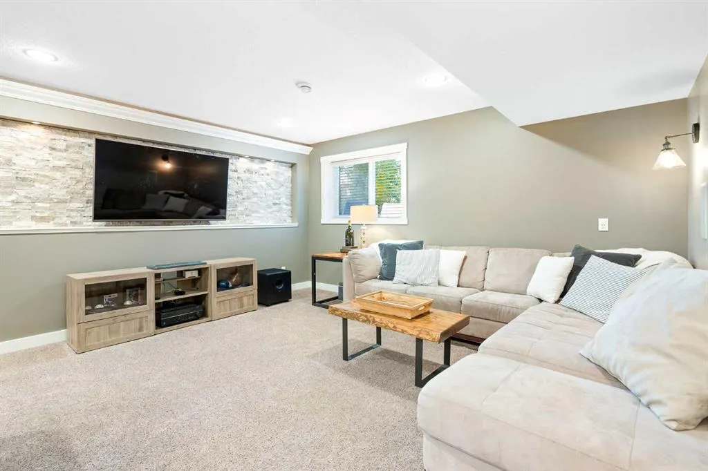 163 Cranarch Landing SE