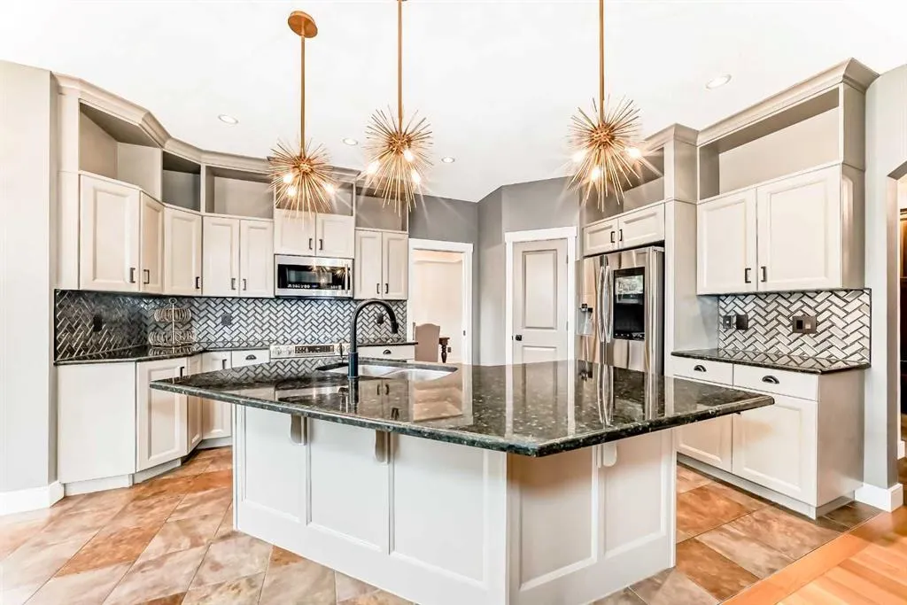 2 Tuscany Estates Crescent NW