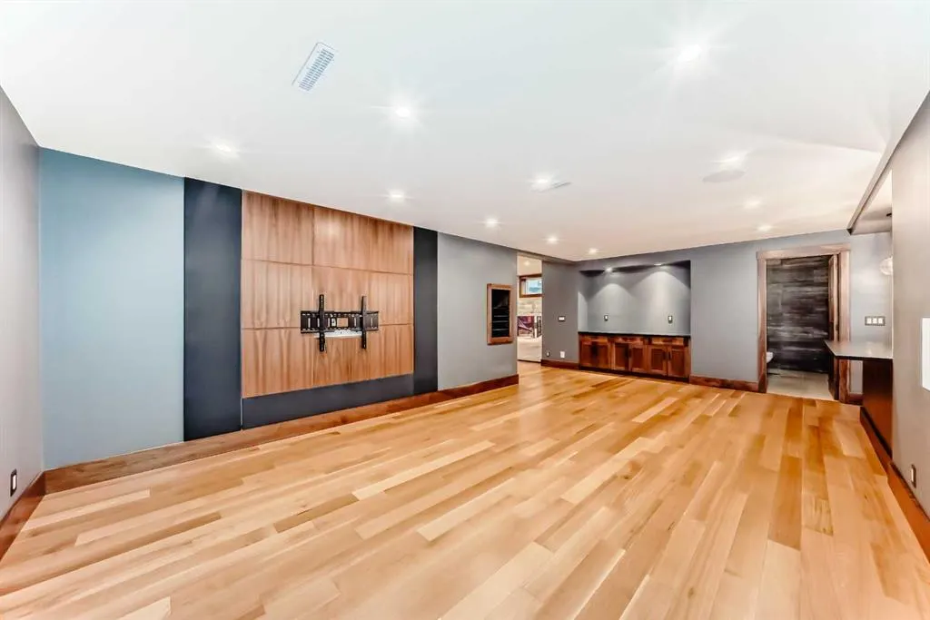 2 Tuscany Estates Crescent NW