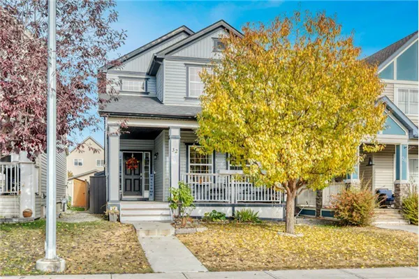 32 Copperpond Heights SE