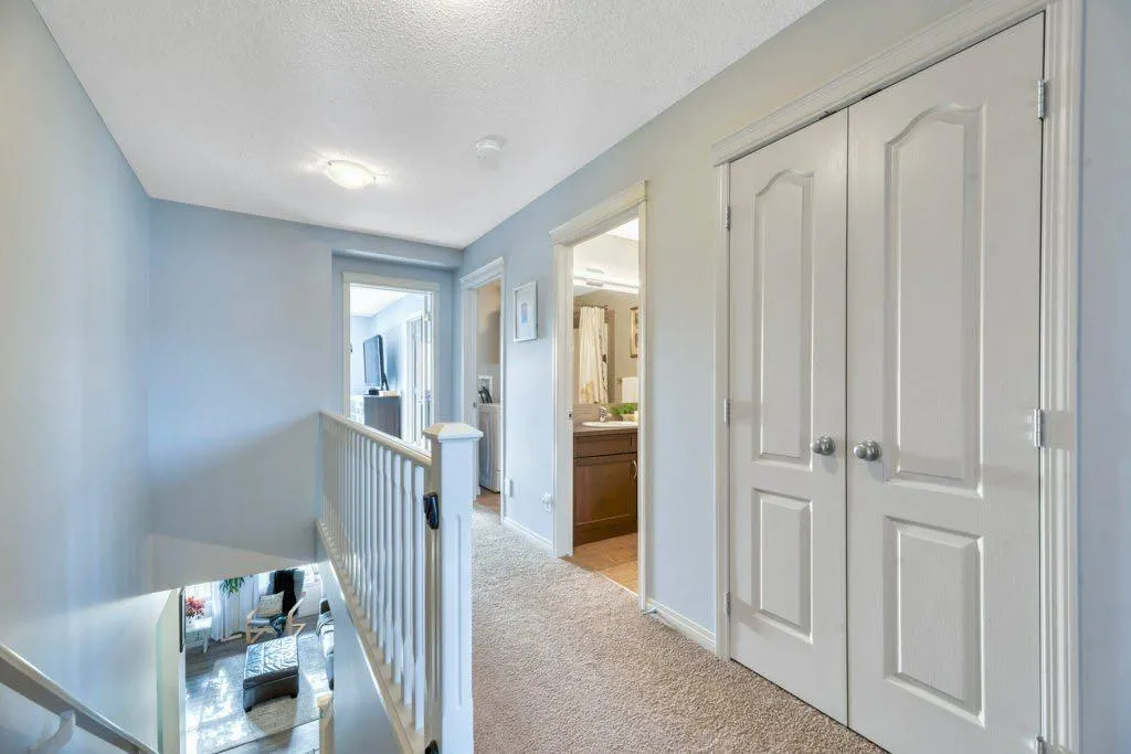 32 Copperpond Heights SE