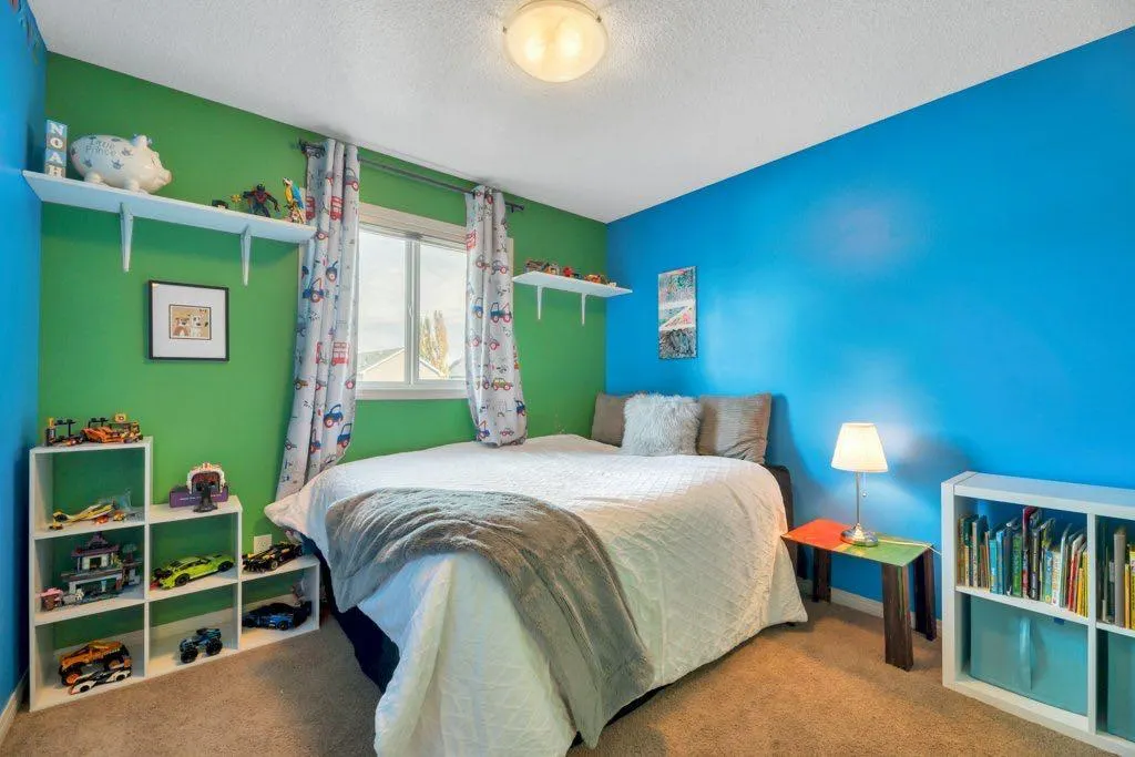 32 Copperpond Heights SE