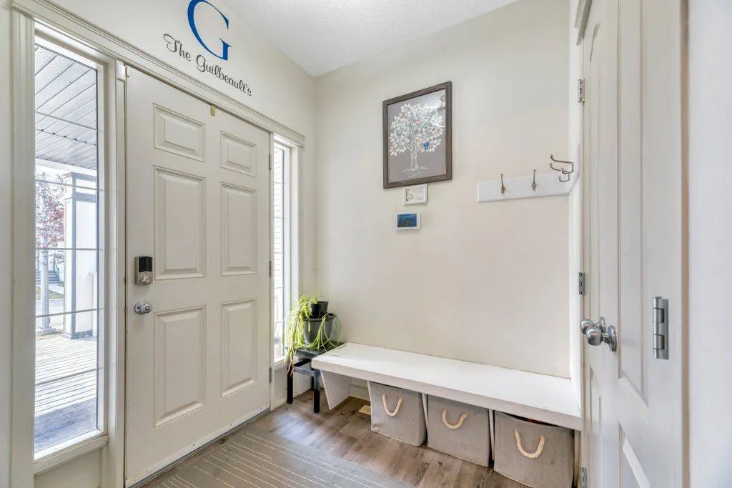 32 Copperpond Heights SE