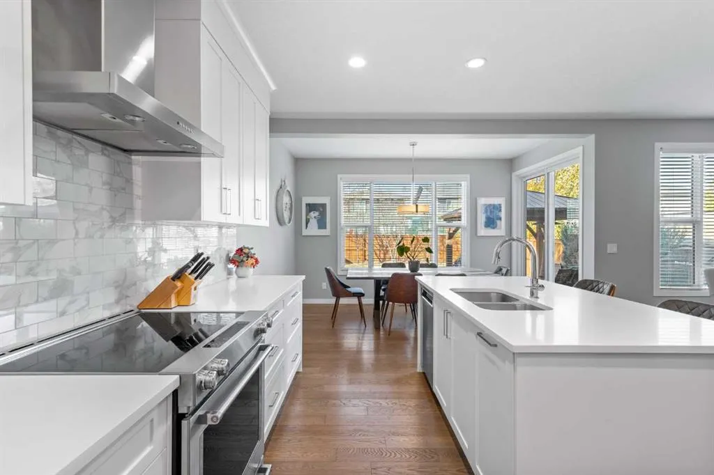 240 Cranbrook Circle SE