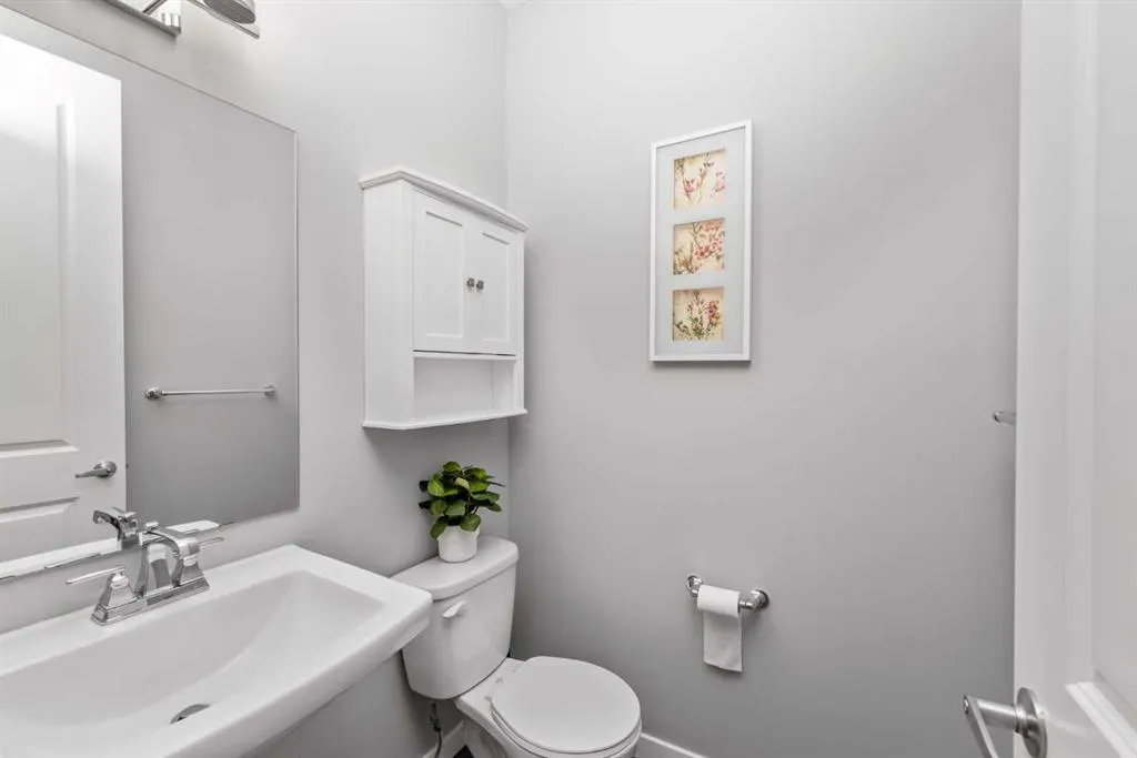 240 Cranbrook Circle SE