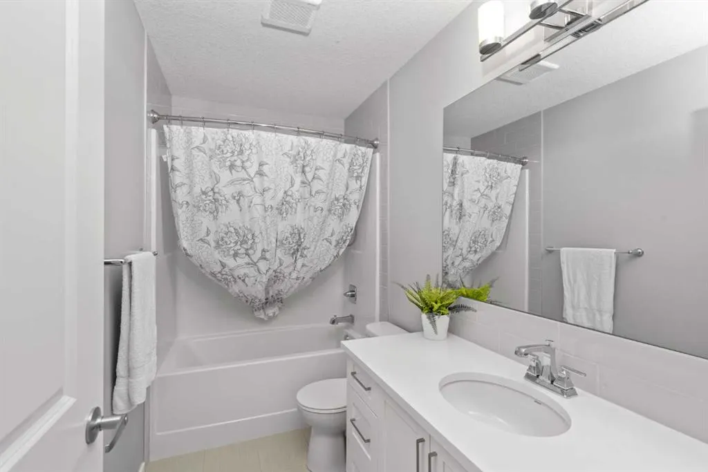 240 Cranbrook Circle SE