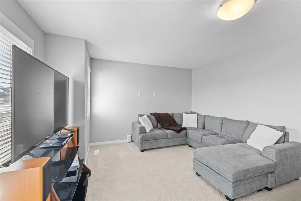 240 Cranbrook Circle SE