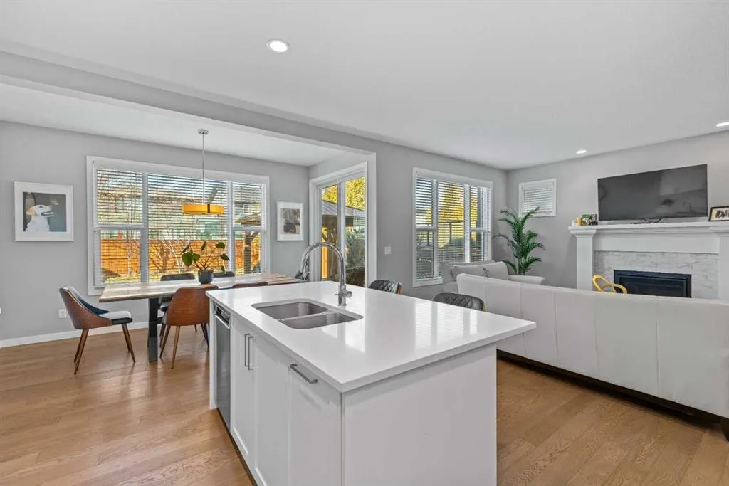 240 Cranbrook Circle SE