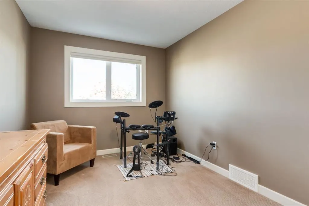 6616 Bowness Road NW