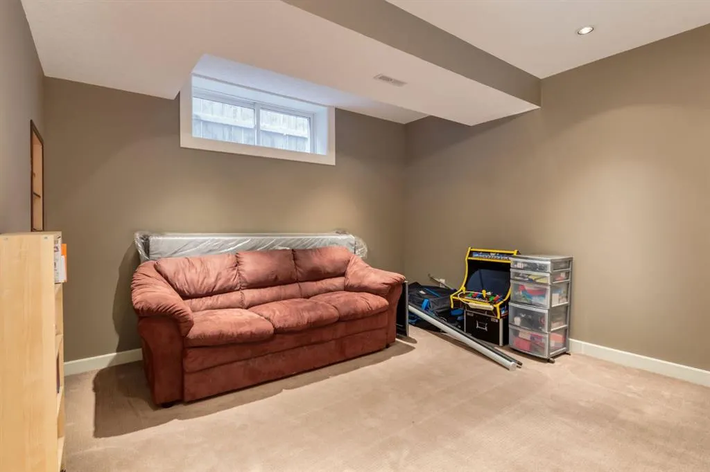 6616 Bowness Road NW