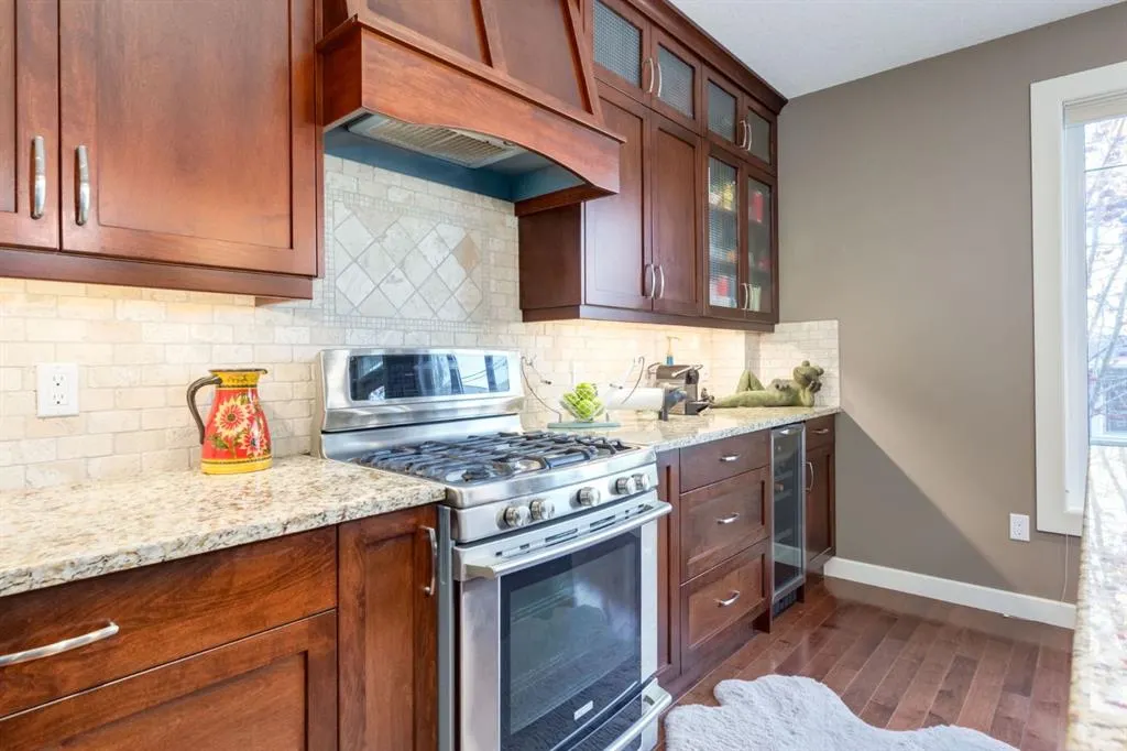 6616 Bowness Road NW