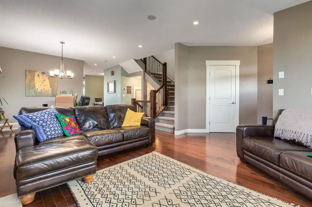 6616 Bowness Road NW