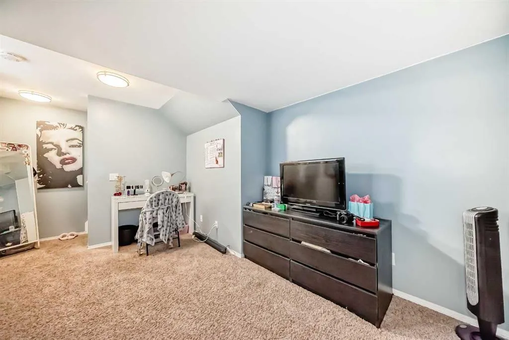 127 Covepark Green NE