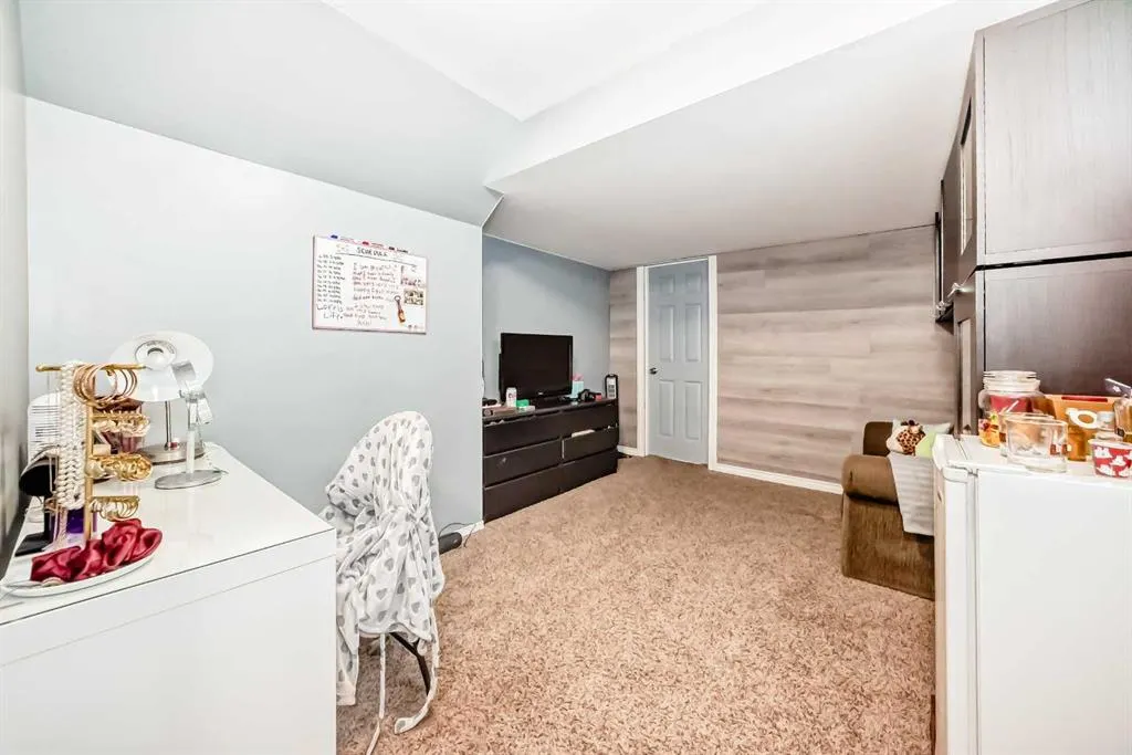 127 Covepark Green NE