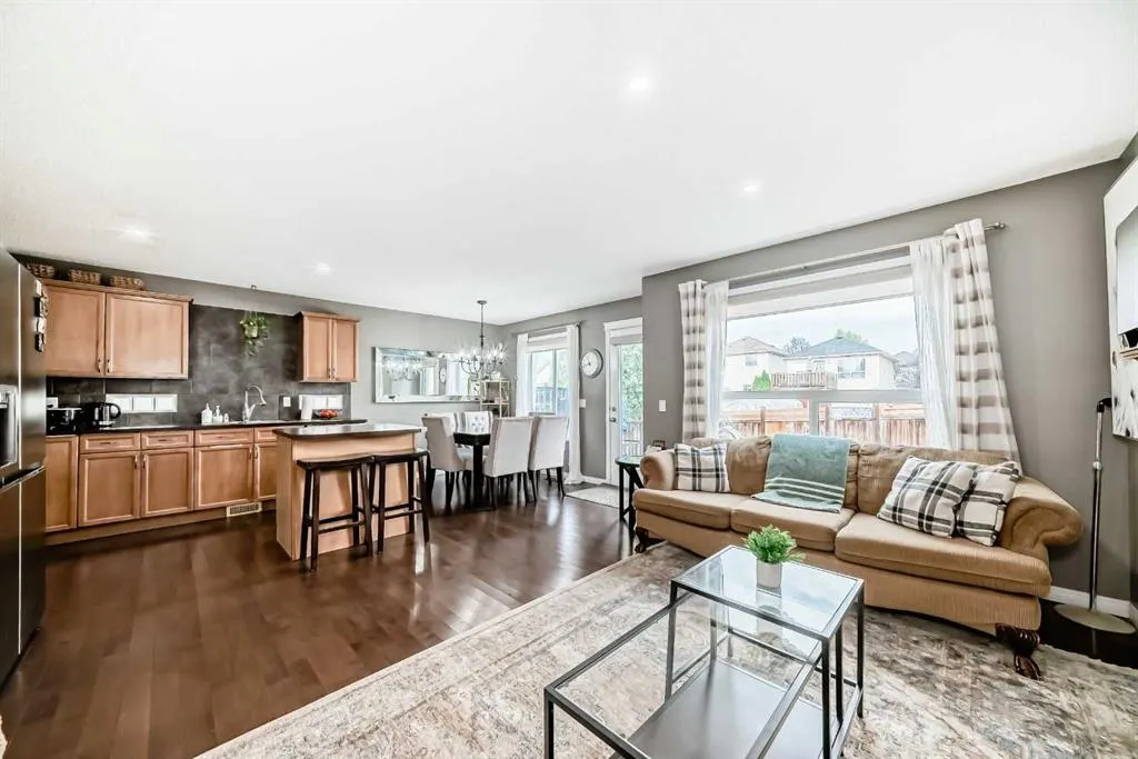 127 Covepark Green NE