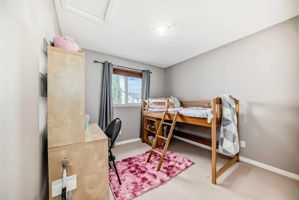 127 Covepark Green NE