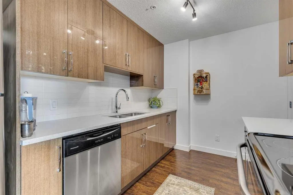 607 17 Avenue NW, #205